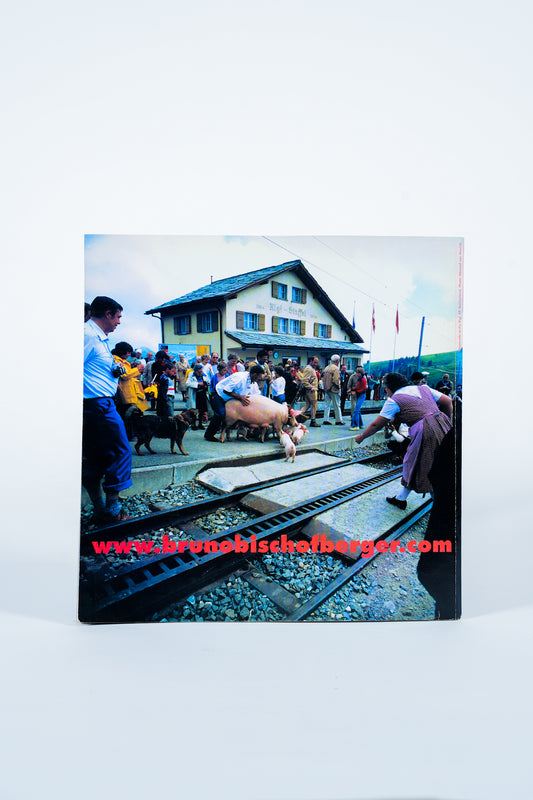 October 2000 Artforum International Magazine