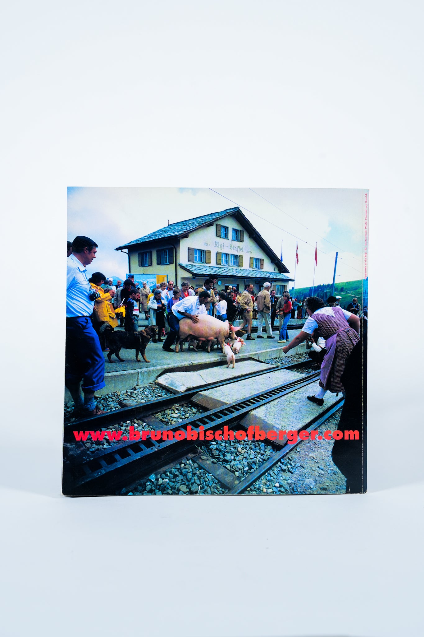 October 2000 Artforum International Magazine